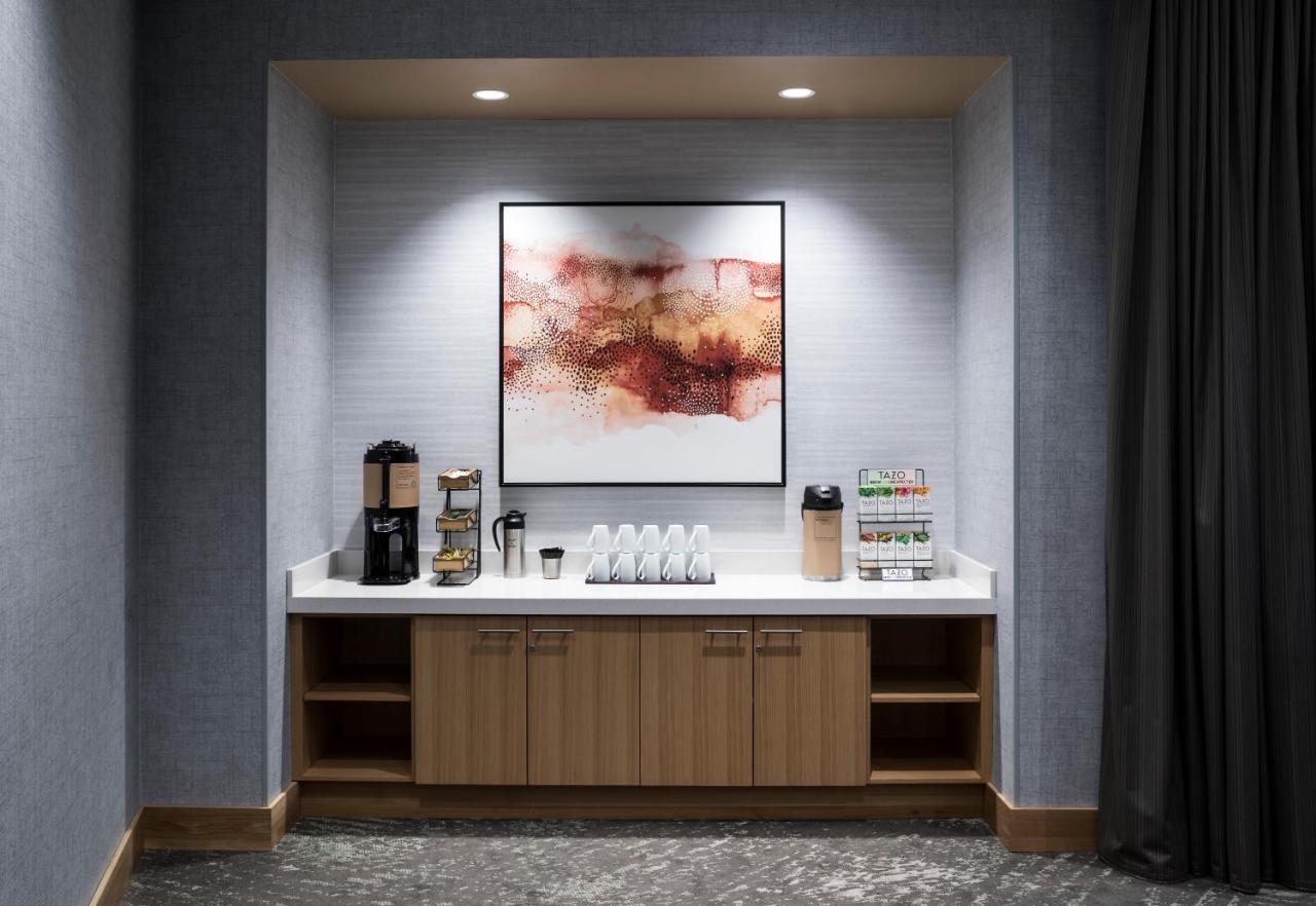 Hyatt House Phoenix 4*