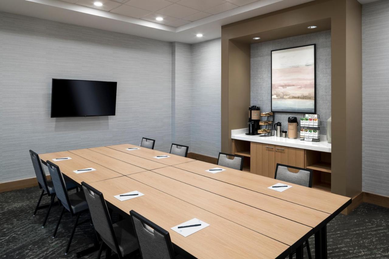 Hyatt House Phoenix Hotel 4*
