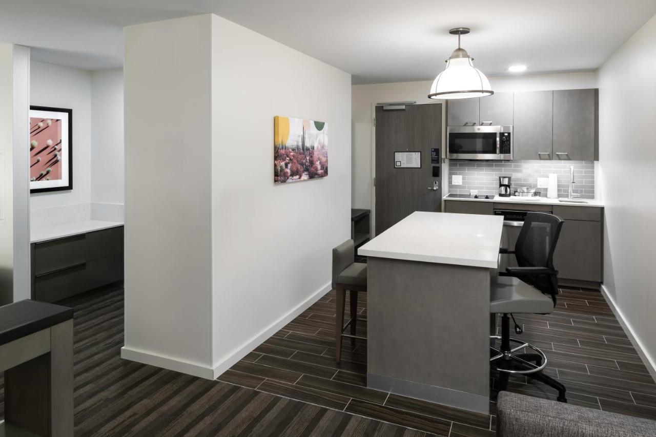 Hyatt House Phoenix Hotel 4*