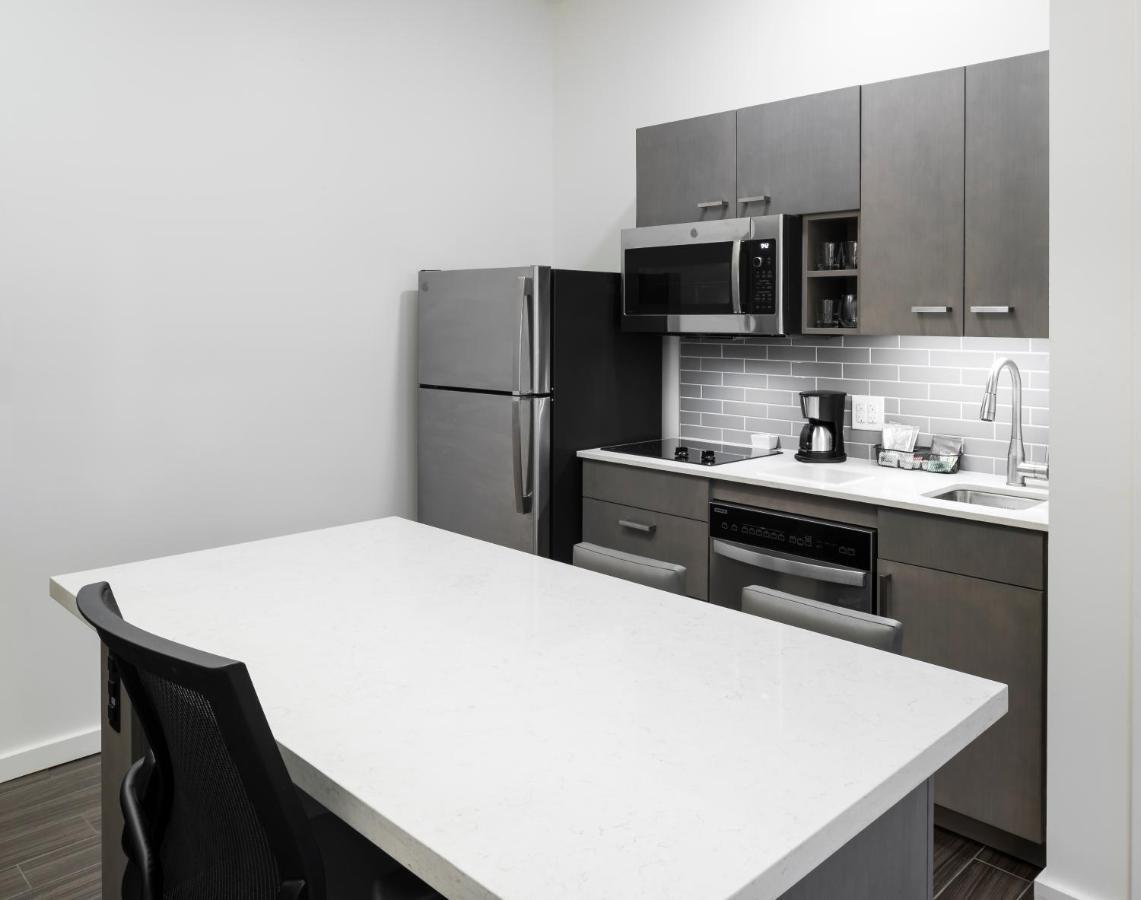 Hyatt House Phoenix 4*